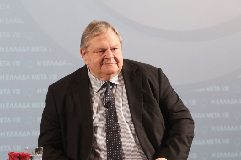Βόμβες Βενιζέλου κατά Μητσοτάκη για αναθεώρηση του Συντάγματος