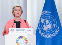 Η φον ντερ Λάιεν καλεί σε «αυτοσυγκράτηση» μετά από επαφή της με τον πρόεδρο του Ισραήλ Η φον ντερ Λάιεν καλεί σε «αυτοσυγκράτηση» μετά από επαφή της με τον πρόεδρο του Ισραήλ