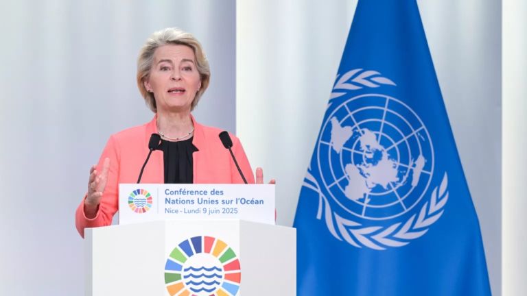 Η φον ντερ Λάιεν καλεί σε «αυτοσυγκράτηση» μετά από επαφή της με τον πρόεδρο του Ισραήλ
