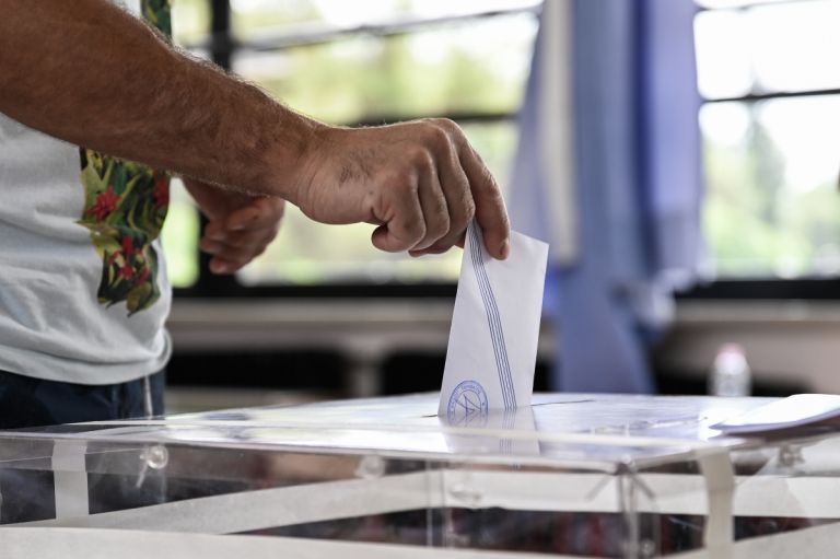 Δημοσκοπήσεις: Εικόνα απόλυτης ρευστότητας για το πολιτικό σκηνικό