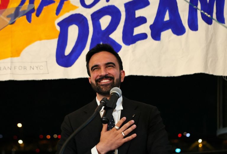 Νέα Υόρκη: Υποψήφιος δήμαρχος των Δημοκρατικών ο 33χρονος Ζοχράν Μαμντάνι
