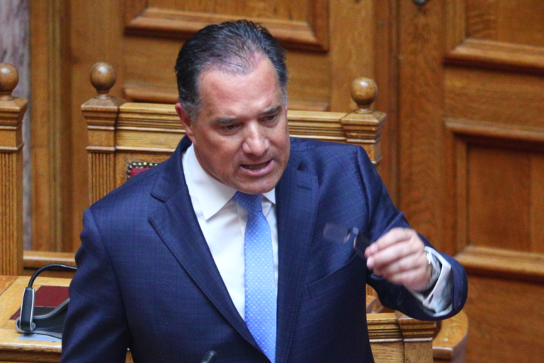 Βάζοντας Τάξη στην Ασυδοσία: Η Τολμηρή Πρωτοβουλία Γεωργιάδη για Καπνό και Αλκοόλ στους Ανηλίκους