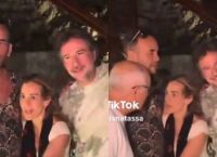 Η άβολη στιγμή της Μποφίλιου με τον πατέρα της – «Μπαμπά, φύγε από εδώ να βγάλουμε φωτογραφία» Η άβολη στιγμή της Μποφίλιου με τον πατέρα της – «Μπαμπά, φύγε από εδώ να βγάλουμε φωτογραφία»