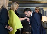 Σύνοδος ΝΑΤΟ: Ο αεράτος Τραμπ, το χειροφίλημα Μακρόν,ο Ζελένσκι με κοστούμι -Όσα έγιναν στο βασιλικό δείπνο Σύνοδος ΝΑΤΟ: Ο αεράτος Τραμπ, το χειροφίλημα Μακρόν,ο Ζελένσκι με κοστούμι -Όσα έγιναν στο βασιλικό δείπνο