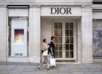 Luxury brands: Πόλεμοι και δασμοί φρενάρουν τη ζήτηση αλλά αυτά αντέχουν Luxury brands: Πόλεμοι και δασμοί φρενάρουν τη ζήτηση αλλά αυτά αντέχουν