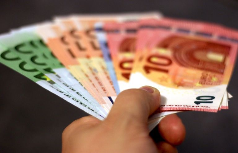 Επίδομα αδείας: Δείτε πόσα χρήματα θα πάρετε – Πότε πρέπει να καταβληθεί