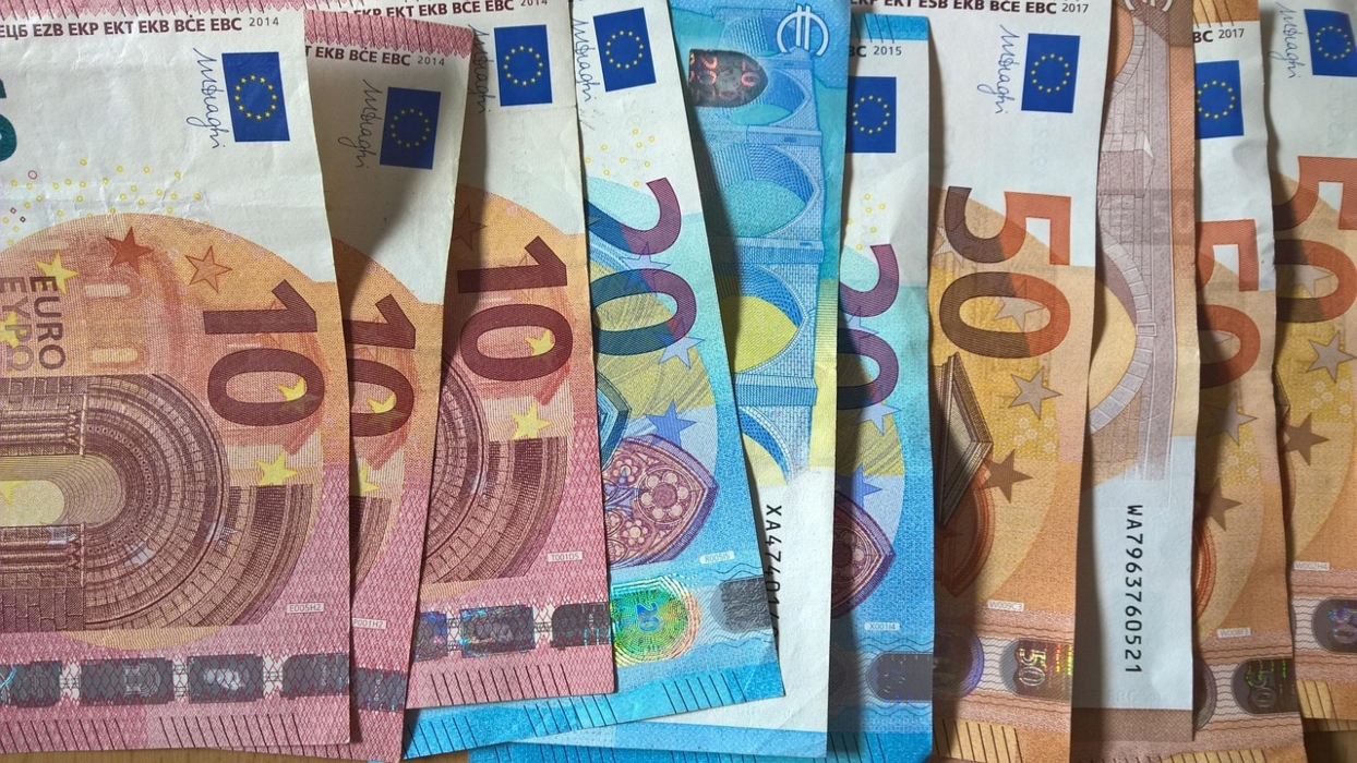 Επιδόματα: Πώς διαμορφώνονται οι αλλαγές σε παιδί, στέγαση και Ελάχιστο Εγγυημένο Εισόδημα