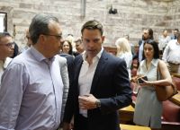 «Μικροκομματικά παιχνίδια»: ΣΥΡΙΖΑ κατά Κινήματος Δημοκρατίας μετά την απόφαση απόσυρσης των υπογραφών «Μικροκομματικά παιχνίδια»: ΣΥΡΙΖΑ κατά Κινήματος Δημοκρατίας μετά την απόφαση απόσυρσης των υπογραφών
