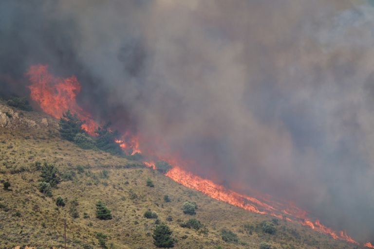 Χίος φωτιά: Νέο 112 και εκκένωση 19 οικισμών, μαίνονται θυελλώδεις άνεμοι