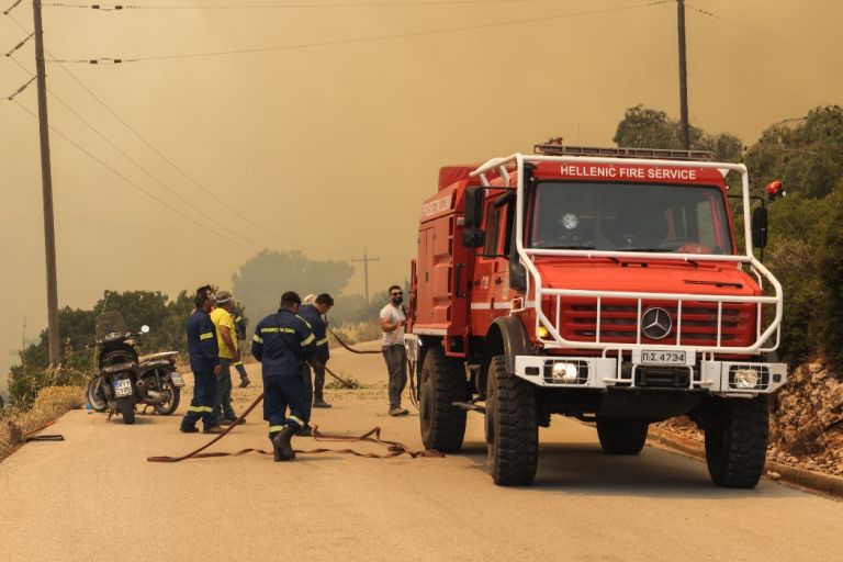 Φωτιά στη Χίο: Διαδοχικά μηνύματα από το 112-Σε απόσταση λίγων μέτρων από τα Μαστιχοχώρια