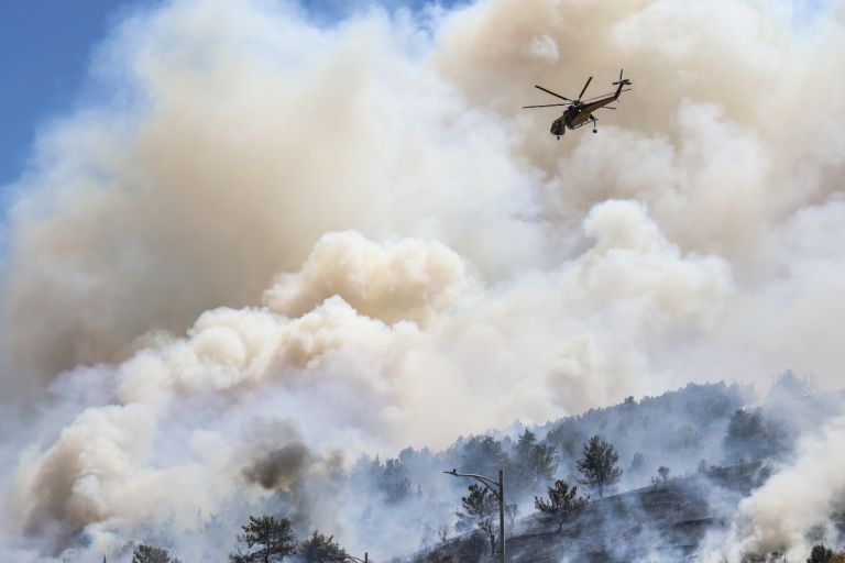Φωτιά Χίος: Ανεξέλεγκτη η πυρκαγιά-Διαδοχικά μηνύματα του 112