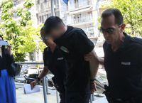 Κακουργηματική δίωξη σε 34χρονο που κλότσησε και πάτησε γάτα στη Θεσσαλονίκη [vid]
