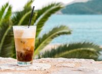 Πίνετε πολύ καφέ το καλοκαίρι; Υπάρχει κάτι που πρέπει να προσέξετε Πίνετε πολύ καφέ το καλοκαίρι; Υπάρχει κάτι που πρέπει να προσέξετε