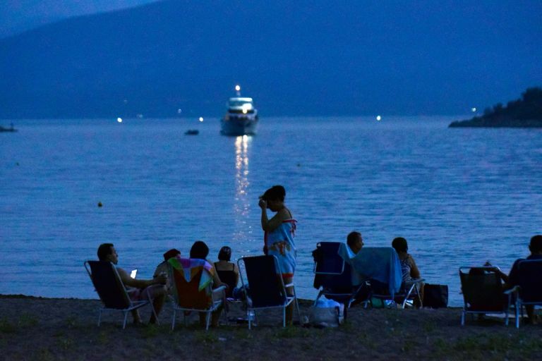 «Τροπική νύχτα» σε πόλεις της Ελλάδας την Παρασκευή: Τι είναι και πώς μας επηρεάζει