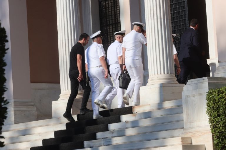 ΚΥΣΕΑ: Σύνθετη και αβέβαιη γεωπολιτική συγκυρία – Δόθηκαν οδηγίες σε πλοία ελληνικής σημαίας κοντά στο Ορμούζ