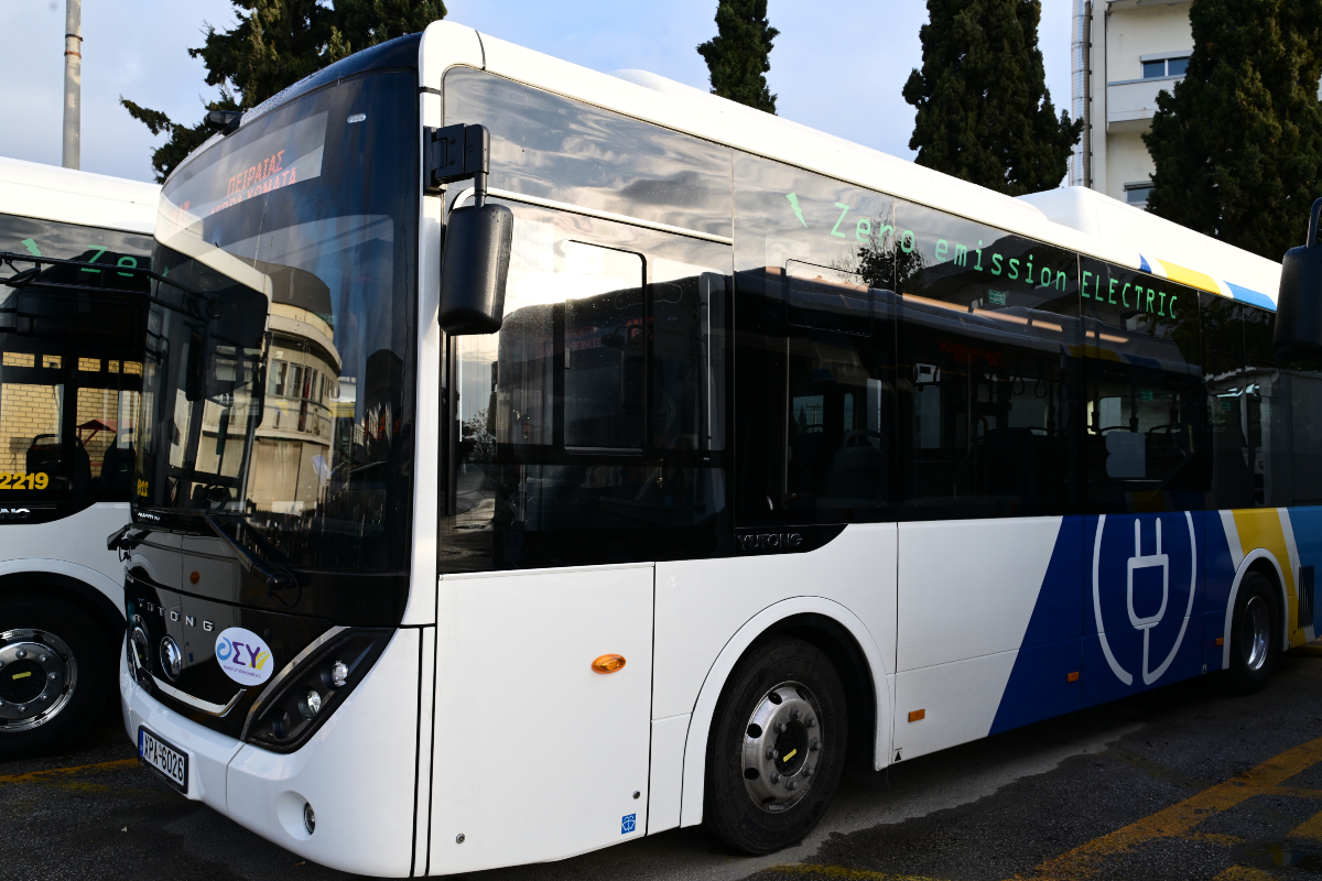 Τρόμος στα Σπάτα: Ανδρας απειλούσε με μαχαίρι επιβάτες και οδηγό λεωφορείου