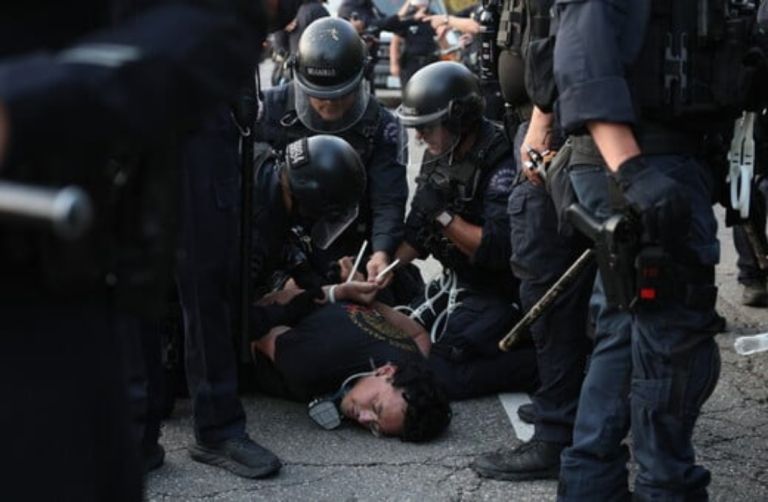 Ποιοι συλλαμβάνονται από την υπηρεσία Μετανάστευσης υπό την προεδρία Τραμπ;