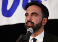 Ζόχραν Μαμντάνι: «Δεν πρέπει να υπάρχουν δισεκατομμυριούχοι» Ζόχραν Μαμντάνι: «Δεν πρέπει να υπάρχουν δισεκατομμυριούχοι»
