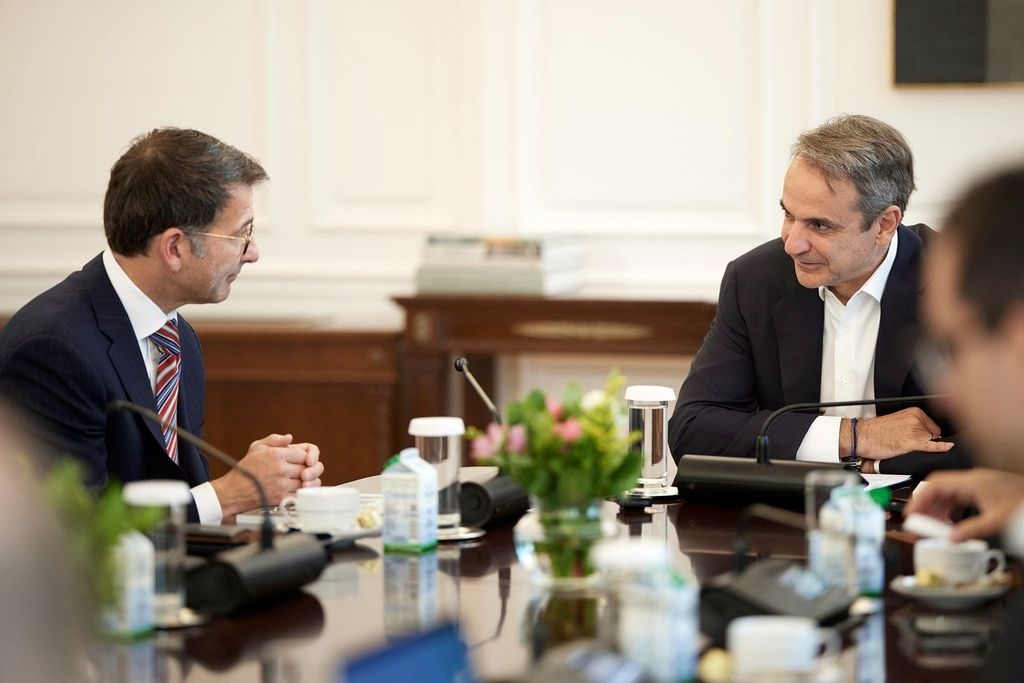 Μητσοτάκης με CCO Microsoft: Στο επίκεντρο η κατασκευή τριών data centers στην Αττική