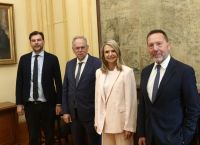 Μιλένα Αποστολάκη προς Γιάννη Στουρνάρα: Ανάγκη δίκαιης λύσης για τους δανειολήπτες σε ελβετικό φράγκο Μιλένα Αποστολάκη προς Γιάννη Στουρνάρα: Ανάγκη δίκαιης λύσης για τους δανειολήπτες σε ελβετικό φράγκο