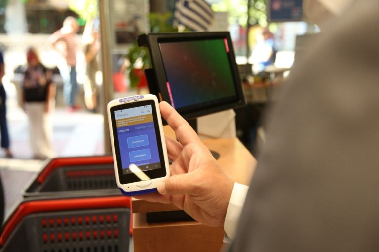 Ψηφιακή κάρτα και στο Δημόσιο από το 2026 για να ελεγχθούν κοπάνες και υπερωρίες