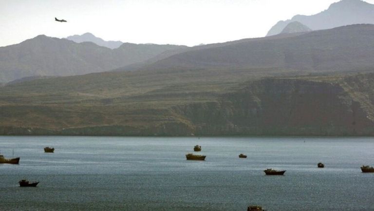 Ορμούζ: Τι σηματοδοτεί το κλείσιμο των Στενών από το Ιράν για την ελληνική οικονομία και ναυτιλία