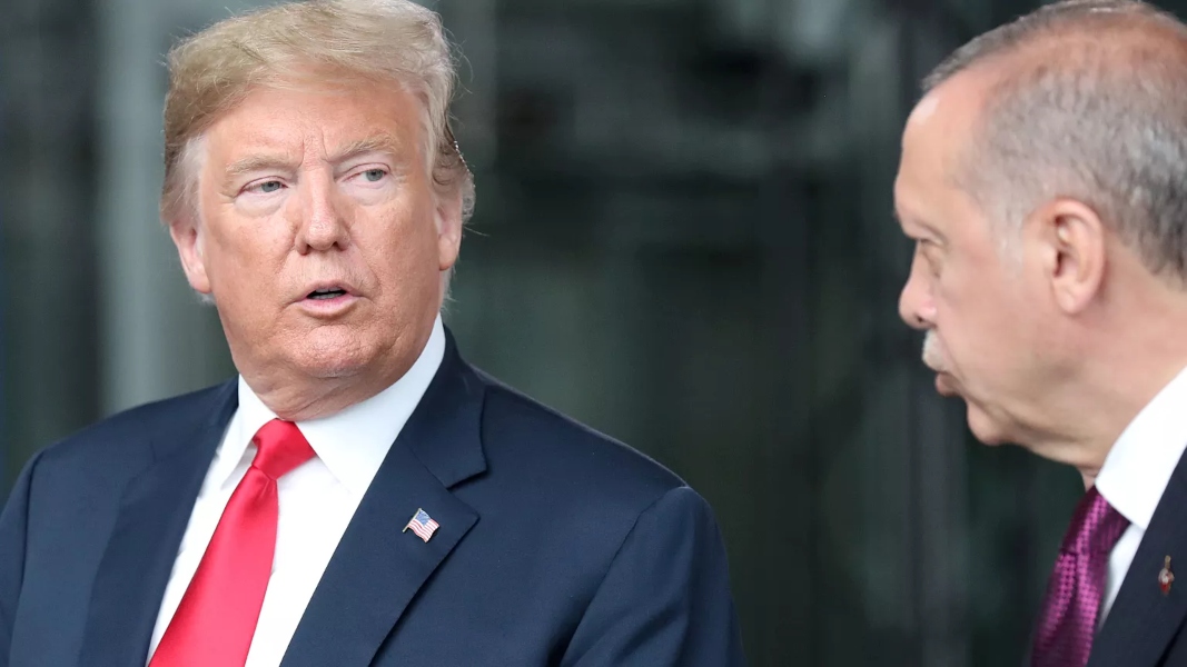 Axios: Τραμπ και Ερντογάν προσπάθησαν να κανονίσουν συνομιλίες ΗΠΑ-Ιράν αλλά δεν τα κατάφεραν