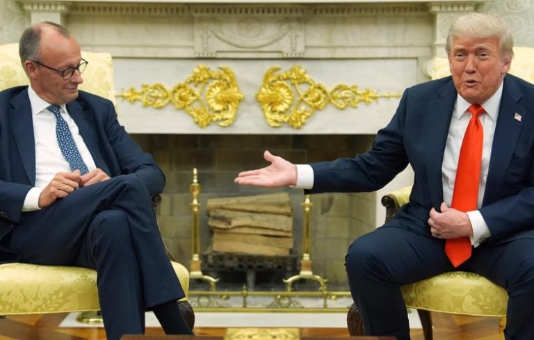Τραμπ – Υποδέχτηκε τον Μερτς στον Λευκό Οίκο: «Κυρώσεις σε Ουκρανία και Ρωσία αν δεν τελειώσει ο πόλεμος»