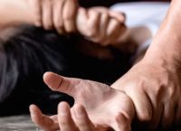 Σάλος στη Γερμανία: Για πάνω από 14 χρόνια νάρκωνε και βίαζε τη γυναίκα του [vid]