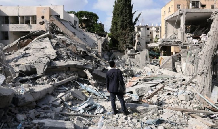 Ισραήλ: Συγκλονιστικό βίντεο από την στιγμή που ιρανικός βαλλιστικός πύραυλος χτυπάει ουρανοξύστη