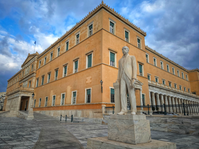 Βουλή – Γραφείο Προϋπολογισμού: Δεν αποκλείεται ένα νέο «πληθωριστικό σοκ»