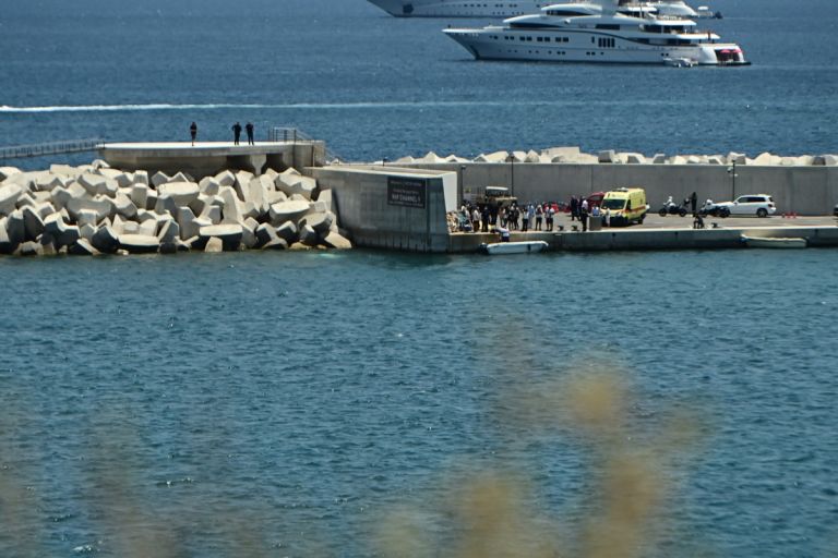 Ελικόπτερο Βουλιαγμένη: Συνελήφθη ο κυβερνήτης, έρευνα για τα αίτια- Έγκυος η μία από τις γυναίκες που σώθηκε