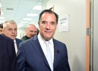 Άδωνις Γεωργιάδης: Πρεμιέρα για το βραχιολάκι και στο ΚΑΤ Άδωνις Γεωργιάδης: Πρεμιέρα για το βραχιολάκι και στο ΚΑΤ