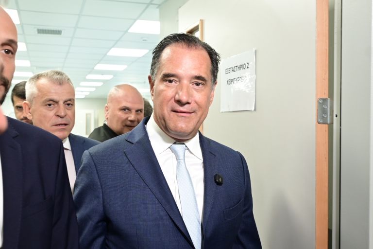 Άδωνις Γεωργιάδης: Πρεμιέρα για το βραχιολάκι και στο ΚΑΤ