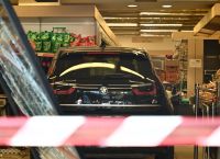 Σοβαρό τροχαίο στην Πέτρου Ράλλη: Όχημα εισέβαλε σε σούπερ μάρκετ – Τρεις τραυματίες Σοβαρό τροχαίο στην Πέτρου Ράλλη: Όχημα εισέβαλε σε σούπερ μάρκετ – Τρεις τραυματίες