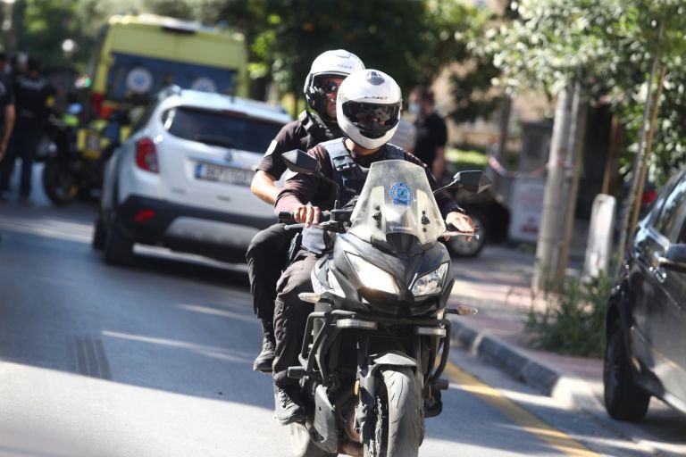 Δολοφονία στην Αγία Παρασκευή: Η ΕΛ.ΑΣ ψάχνει άνδρα του περιβάλλοντος του θύματος