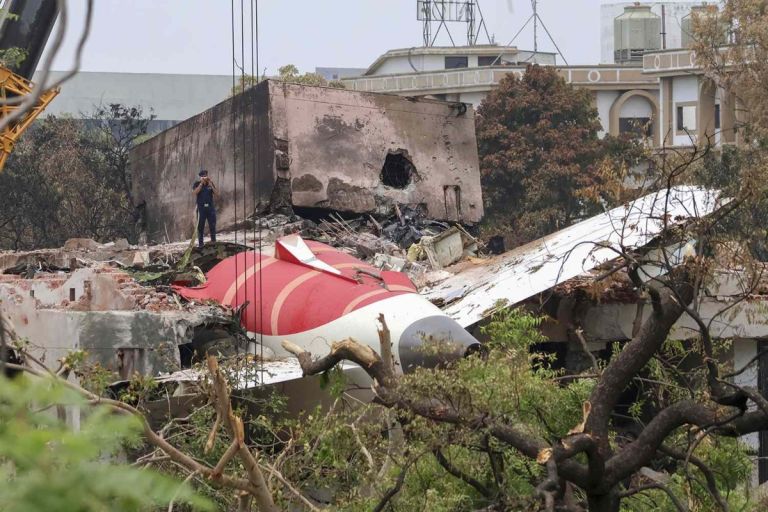 Air India: Ο κυβερνήτης του Boeing διέκοψε την τροφοδοσία των κινητήρων με καύσιμα