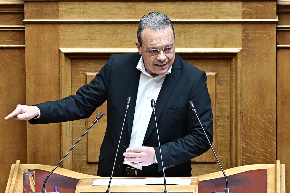Φάμελλος: Σκάνδαλο των γαλάζιων παιδιών και γαλάζιων ακρίδων