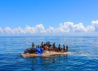 Γιατί χιλιάδες μετανάστες ρισκάρουν τη ζωή τους για να περάσουν τη Μάγχη Γιατί χιλιάδες μετανάστες ρισκάρουν τη ζωή τους για να περάσουν τη Μάγχη