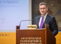 Μπουρλά κατά Μαμντάνι για την «Παγκοσμιοποίηση της Ιντιφάντα» Μπουρλά κατά Μαμντάνι για την «Παγκοσμιοποίηση της Ιντιφάντα»