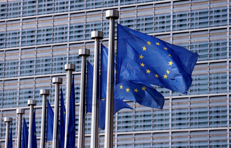 Κομισιόν: Εναντίον 26 χωρών μελών για μη εφαρμογή κανονισμών για τις ΑΠΕ