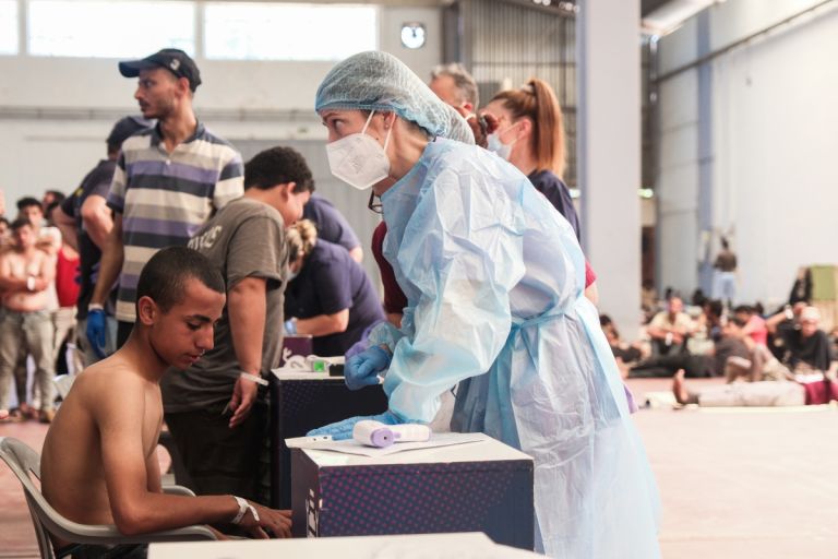 Μεταναστευτική πολιτική: Tι προβλέπει το νέο νομοσχέδιο – «Ειλημμένη απόφαση» η κλειστή δομή στην Κρήτη