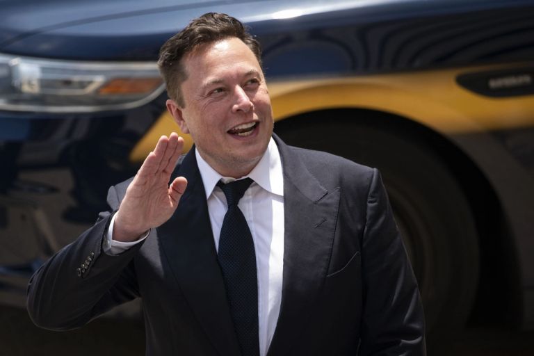Tesla: Συμφωνία 4,3 δισ. με την LG για μπαταρίες λιθίου