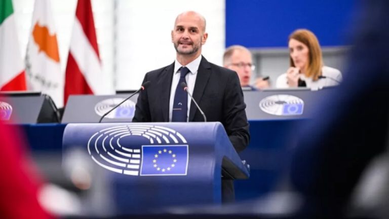 Η ψήφος εμπιστοσύνης στη φον ντερ Λάιεν διχάζει την Κεντροδεξιά
