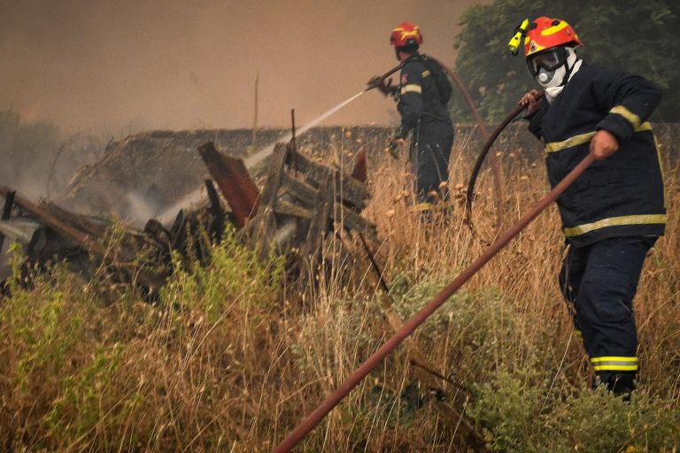 Σε εξέλιξη οι φωτιές σε Καστοριά και Ευρυτανία