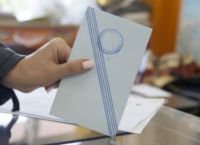 Πληθαίνουν οι φωνές για πρόωρες εκλογές Πληθαίνουν οι φωνές για πρόωρες εκλογές