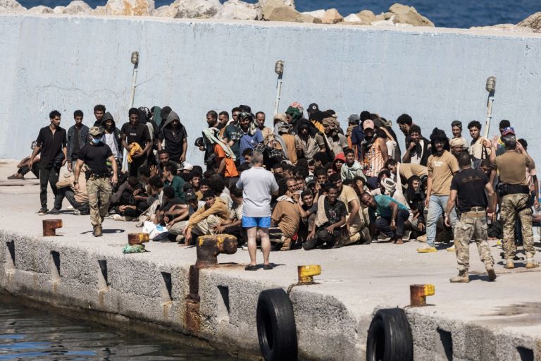 Κόκκινος συναγερμός για τις ορδές μεταναστών στην Ελλάδα