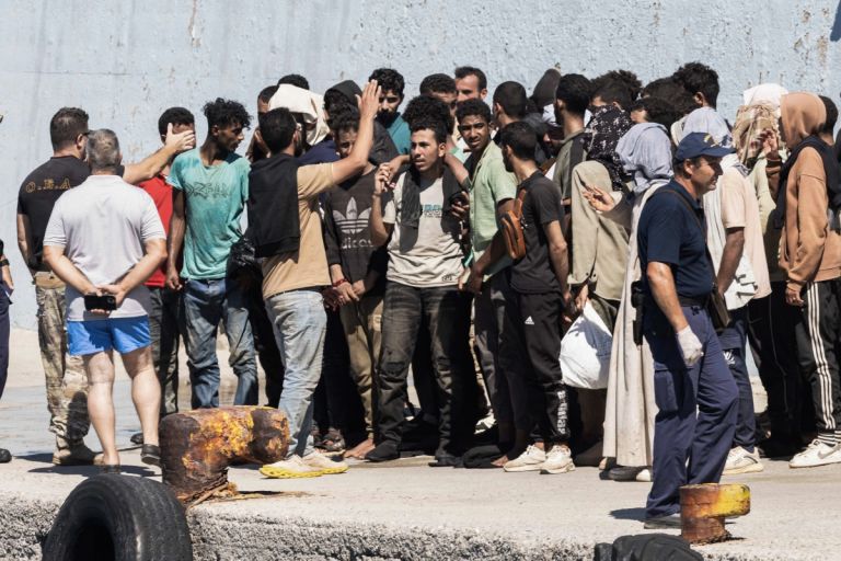 Λιβύη: Οι λαθροδιακινητές στέλνουν κατά χιλιάδες τους παράνομους μετανάστες για να προλάβουν τυχόν συμφωνία