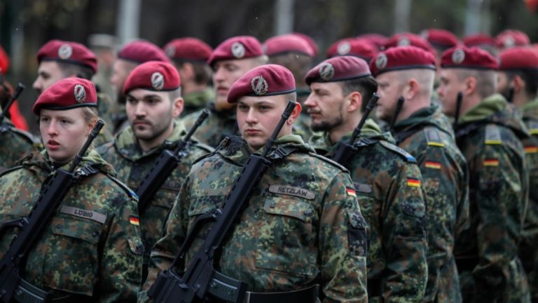 Γερμανία: Προωθεί πρόγραμμα εξάμηνης εθελοντικής στρατιωτικής θητείας