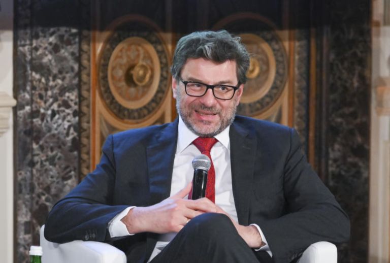 Ιταλός Υπουργός Οικονομικών: Δεν πρέπει να υποχωρήσουμε ούτε εκατοστό για τους δασμούς